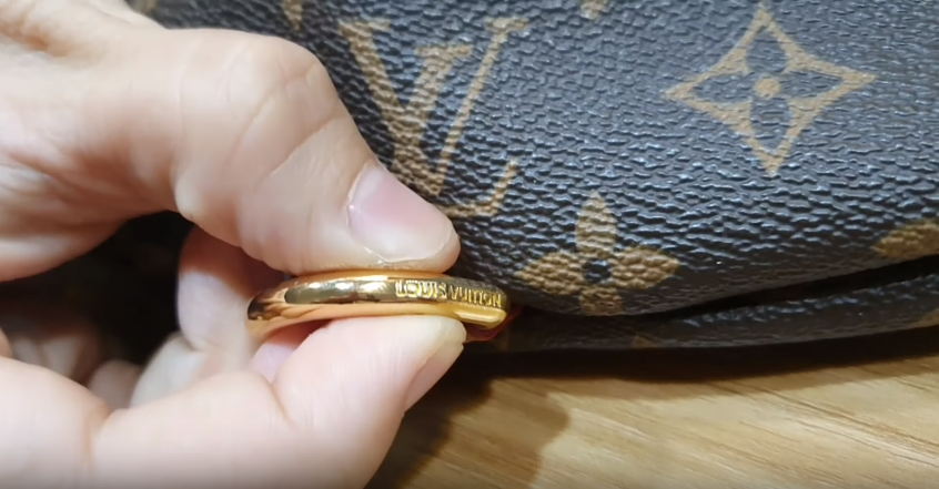 Real VS Fake Louis Vuitton X Sepreme Bumbag Beltbag Detail Review 