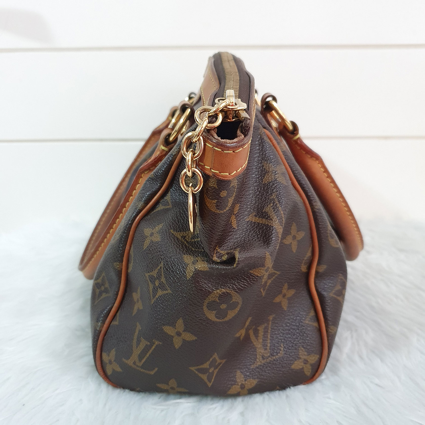 Authentic Used bags for sale- Yoogi's Closet | Louis vuitton handbags  crossbody, Louis vuitton crossbody bag, Lv handbags