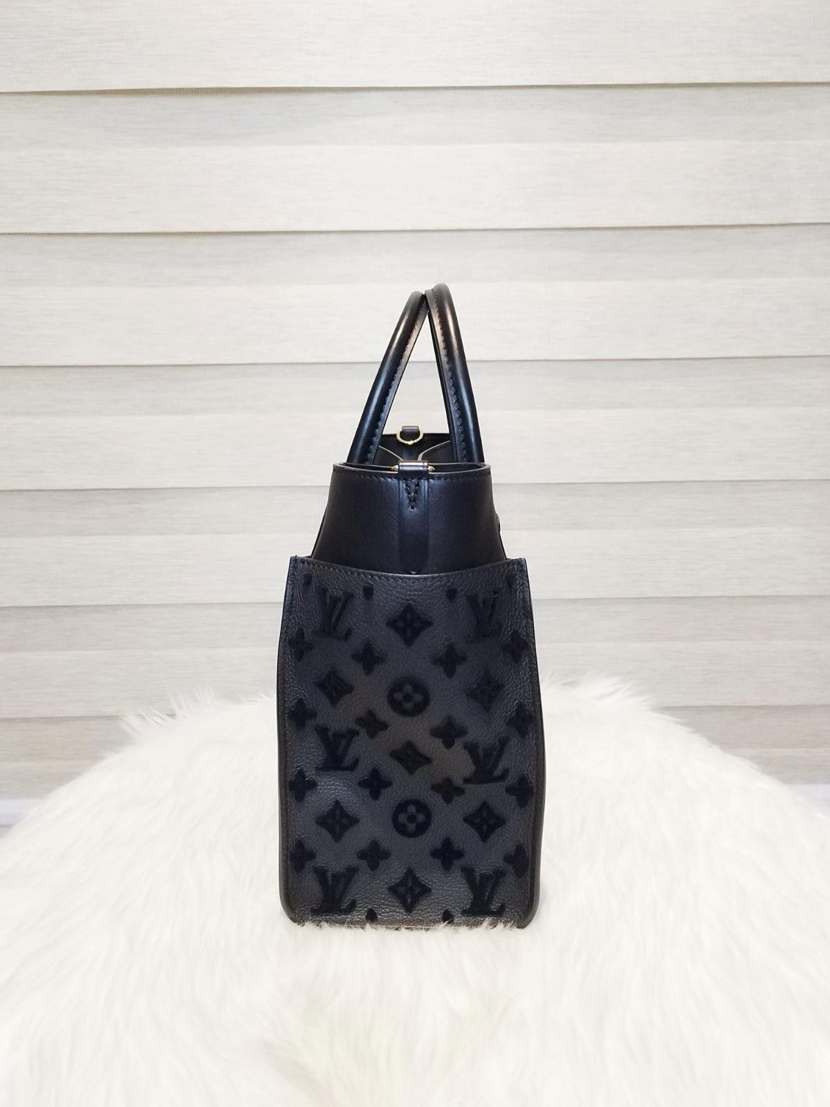 LV On My Side Noir MM - Image 7