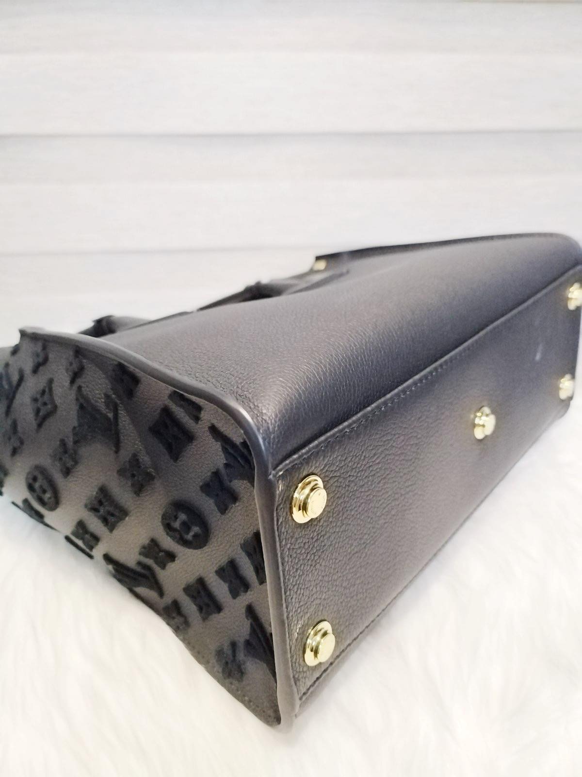 LV On My Side Noir MM