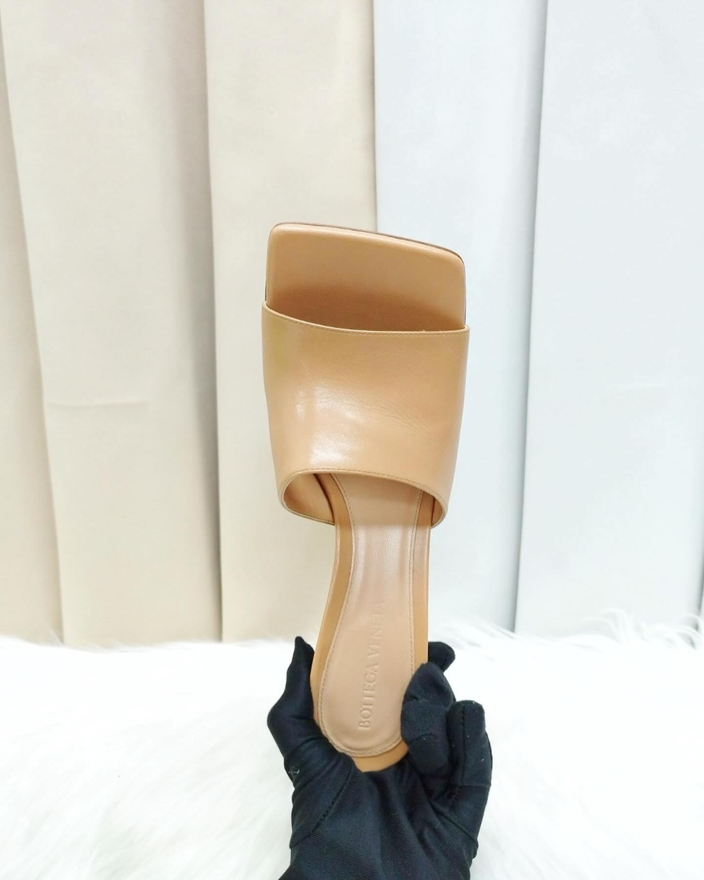 bottega veneta beige mules size 38