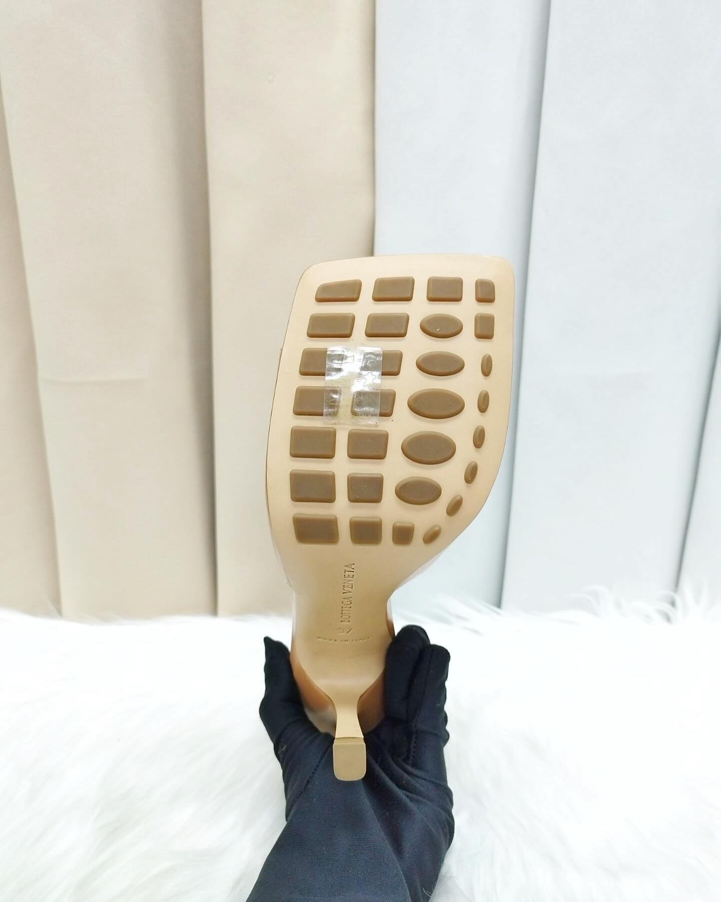 bottega veneta beige mules size 38