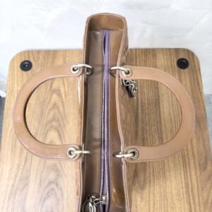 chanel black quilted shoulder bag ghw