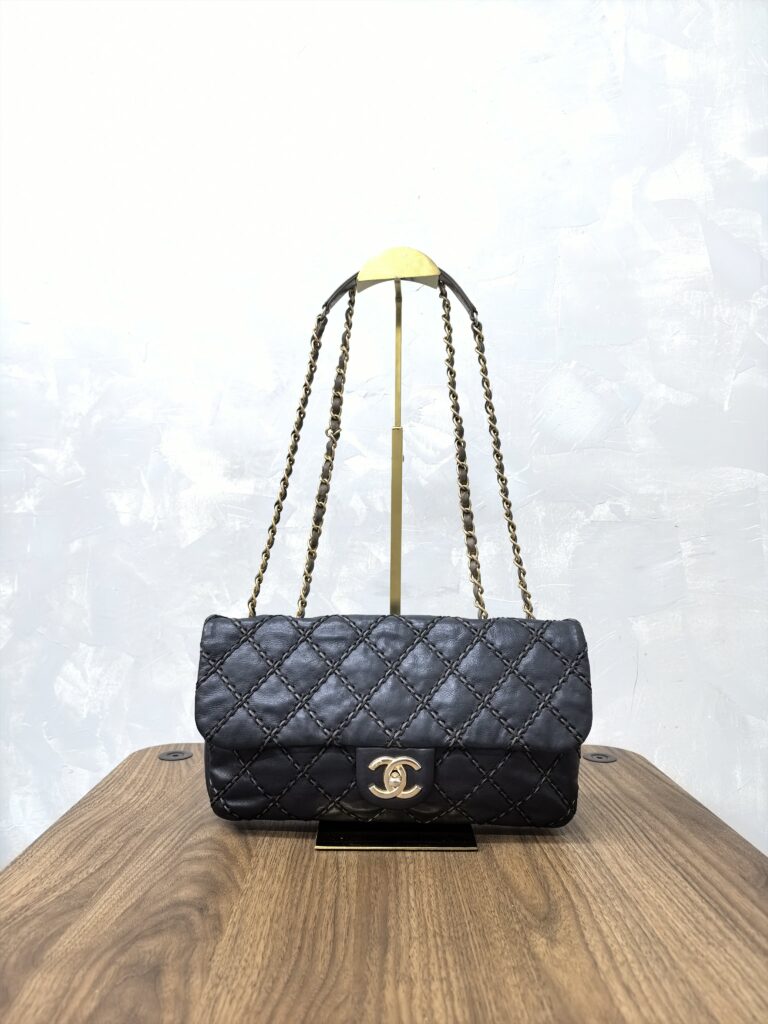 chanel black quilted shoulder bag ghw