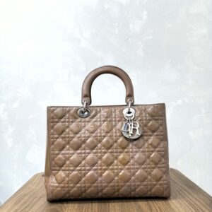 Home chanel black quilted shoulder bag ghw