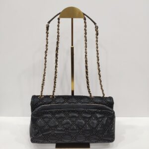 chanel black quilted shoulder bag series 19