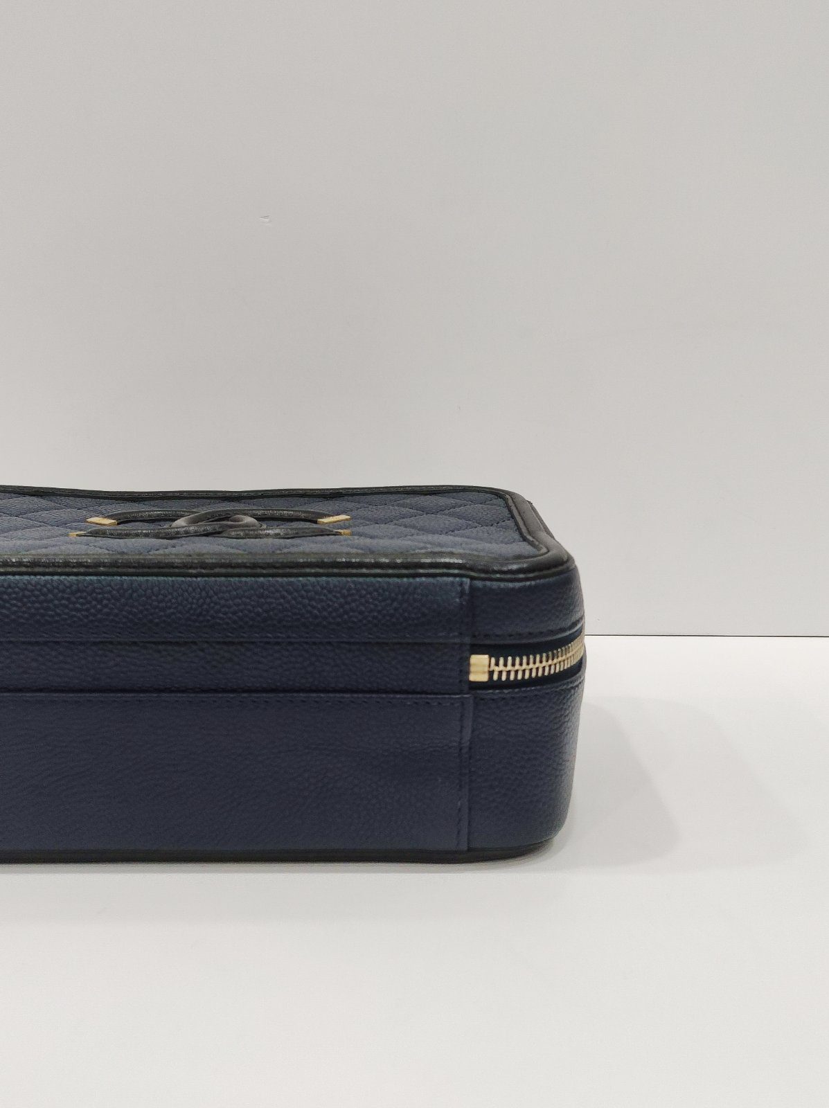 chanel navy blue vanity caviar leather ghw series 23 chanel navy blue vanity caviar leather ghw series 23