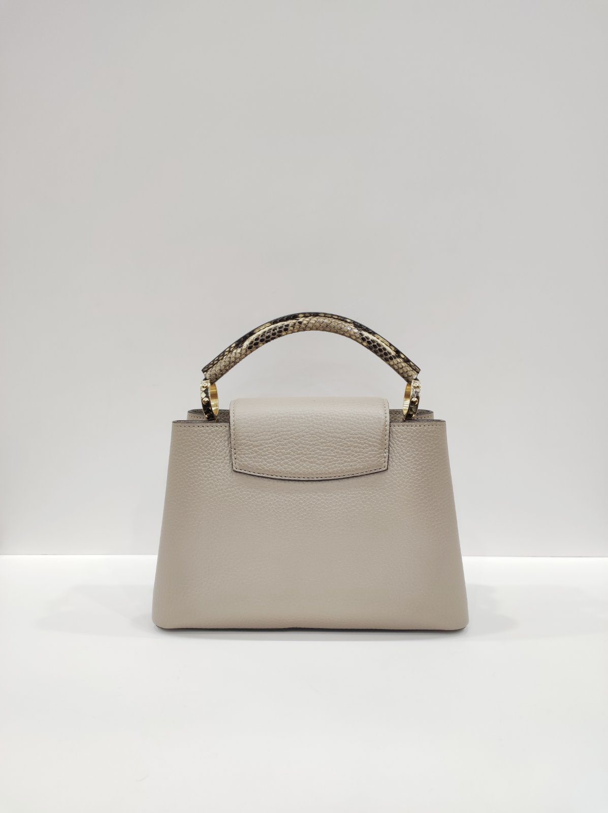 lv capucines bb galet taurillion leather lv capucines bb galet taurillion leather