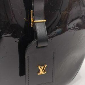 lv black vernis boite chapeau