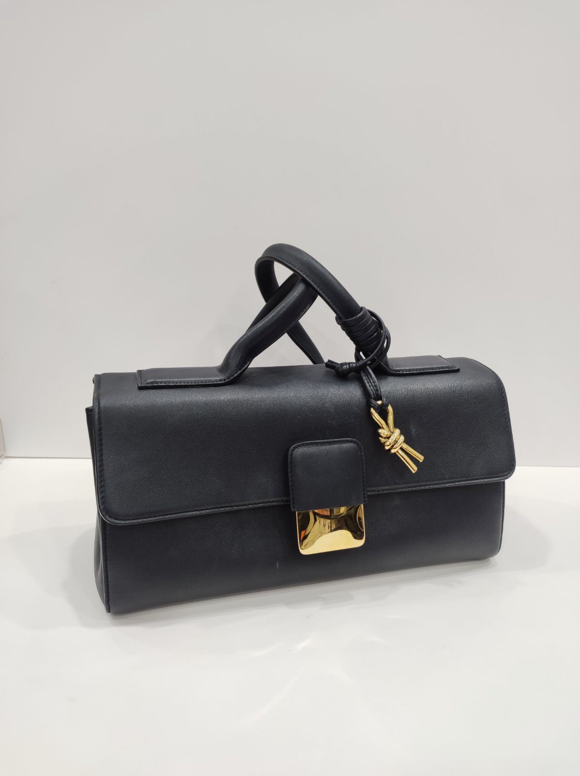 bottega veneta navy blue cassette intrecciato puddle shoulder bag bottega veneta navy blue cassette intrecciato puddle shoulder bag