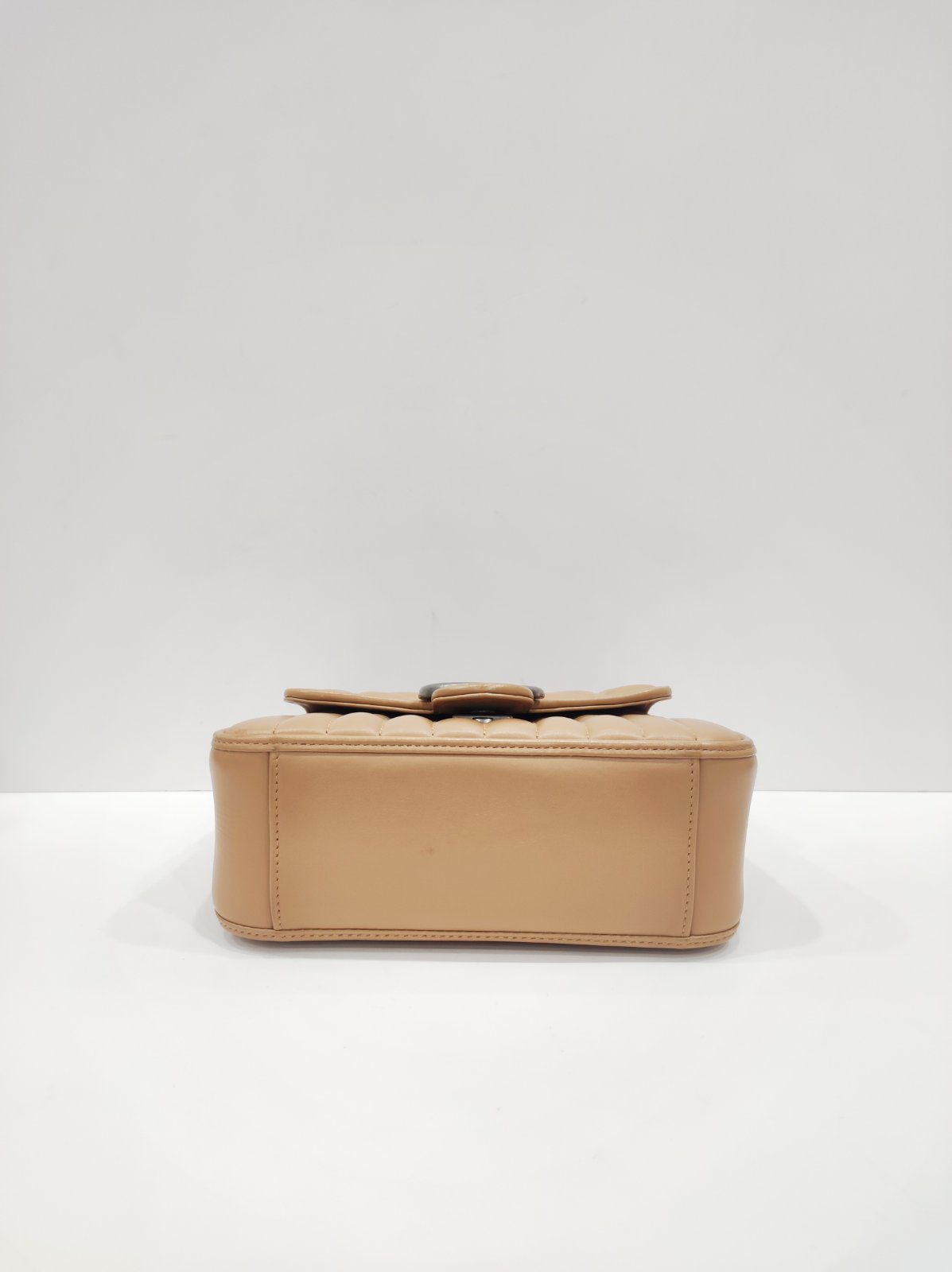 gucci gg marmont top handle bag beige small gucci gg marmont top handle bag beige small