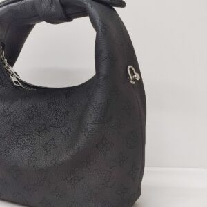 kept unused lv why knot pm mahina noir handbag
