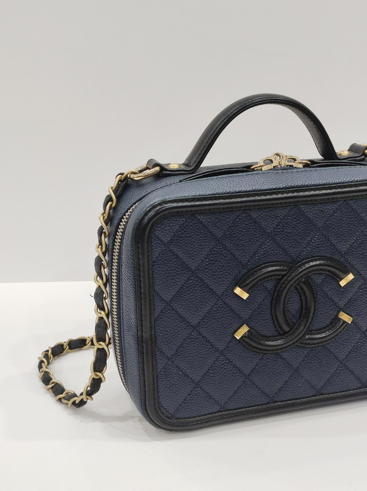 chanel navy blue vanity caviar leather ghw series 23 chanel navy blue vanity caviar leather ghw series 23