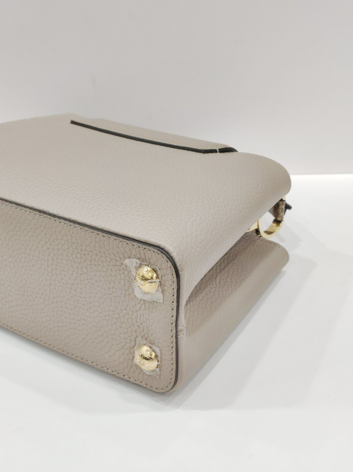 lv capucines bb galet taurillion leather lv capucines bb galet taurillion leather