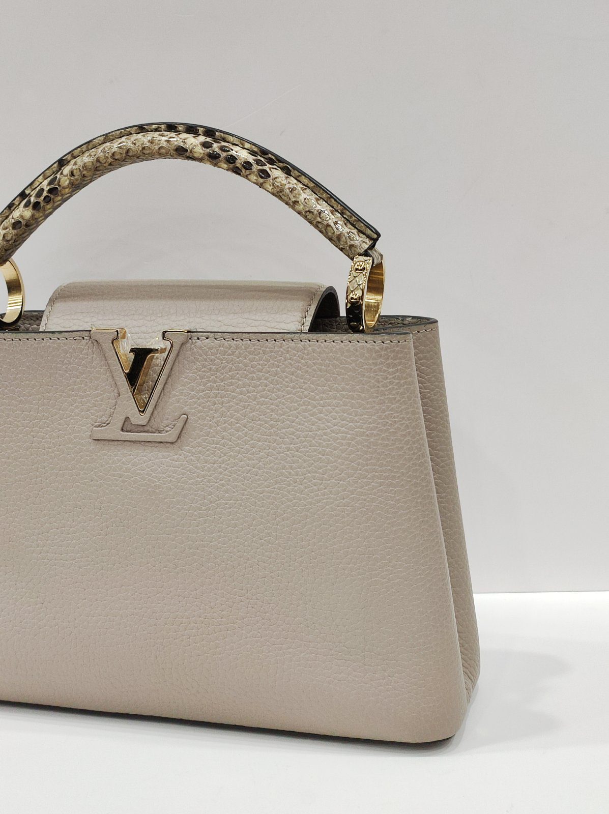 lv capucines bb galet taurillion leather lv capucines bb galet taurillion leather