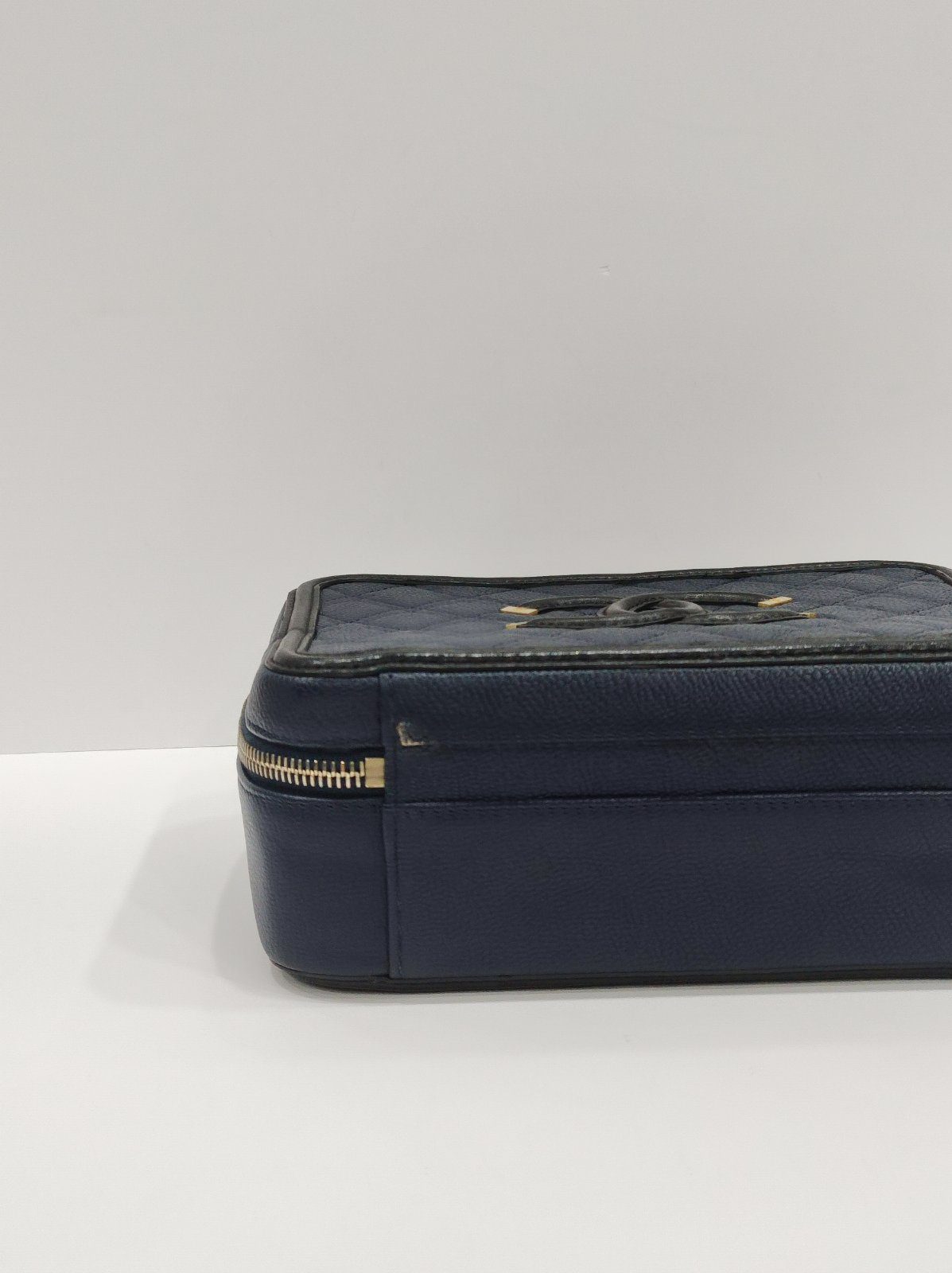 chanel navy blue vanity caviar leather ghw series 23 chanel navy blue vanity caviar leather ghw series 23