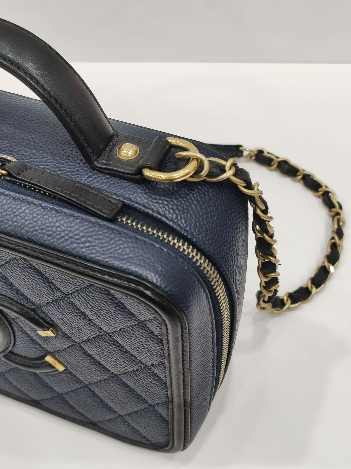 chanel navy blue vanity caviar leather ghw series 23 chanel navy blue vanity caviar leather ghw series 23