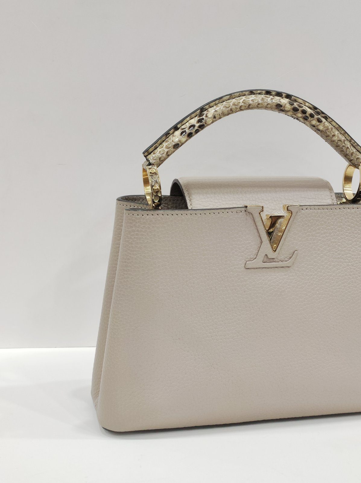 lv capucines bb galet taurillion leather lv capucines bb galet taurillion leather