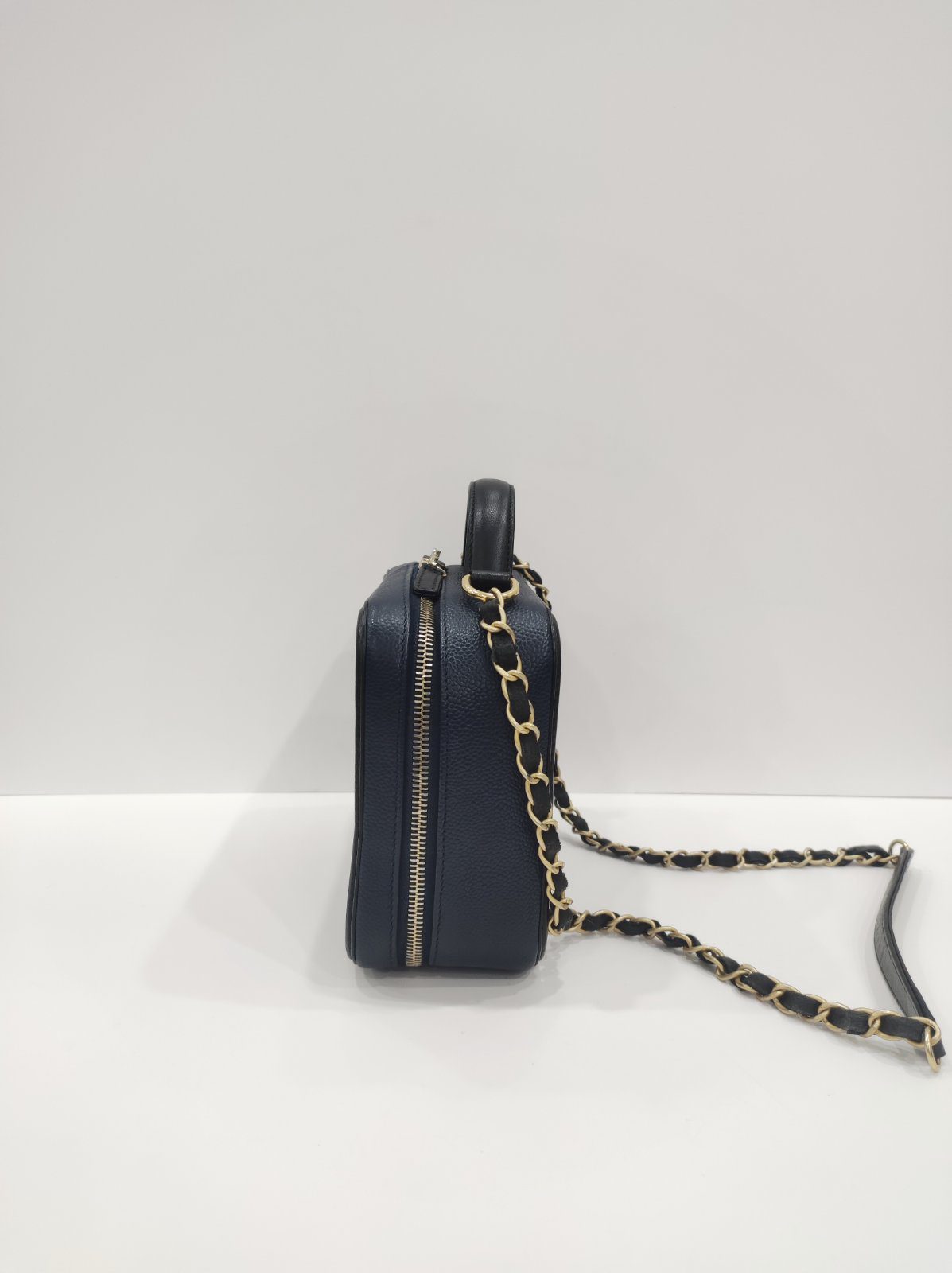 chanel navy blue vanity caviar leather ghw series 23 chanel navy blue vanity caviar leather ghw series 23