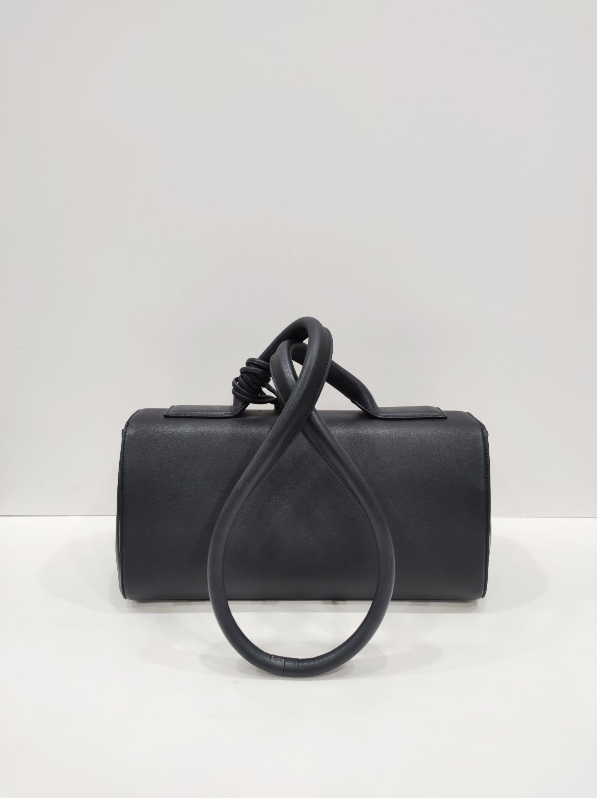 bottega veneta navy blue cassette intrecciato puddle shoulder bag bottega veneta navy blue cassette intrecciato puddle shoulder bag