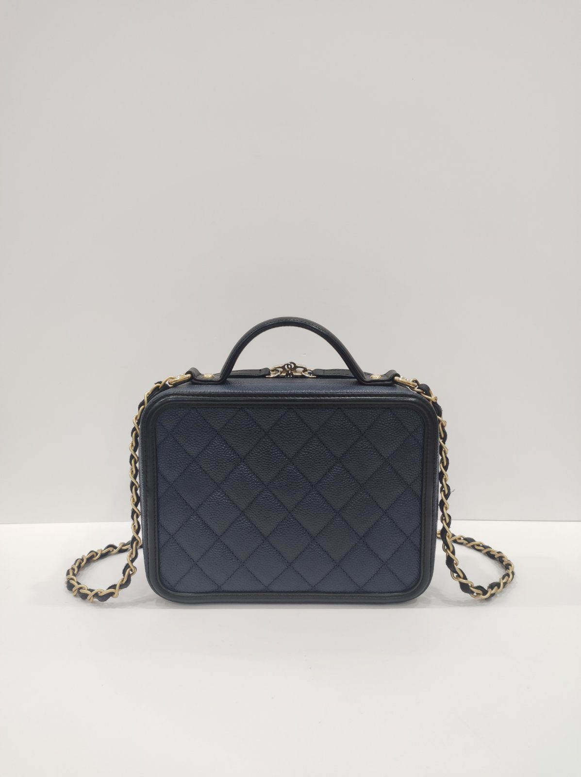 chanel navy blue vanity caviar leather ghw series 23 chanel navy blue vanity caviar leather ghw series 23