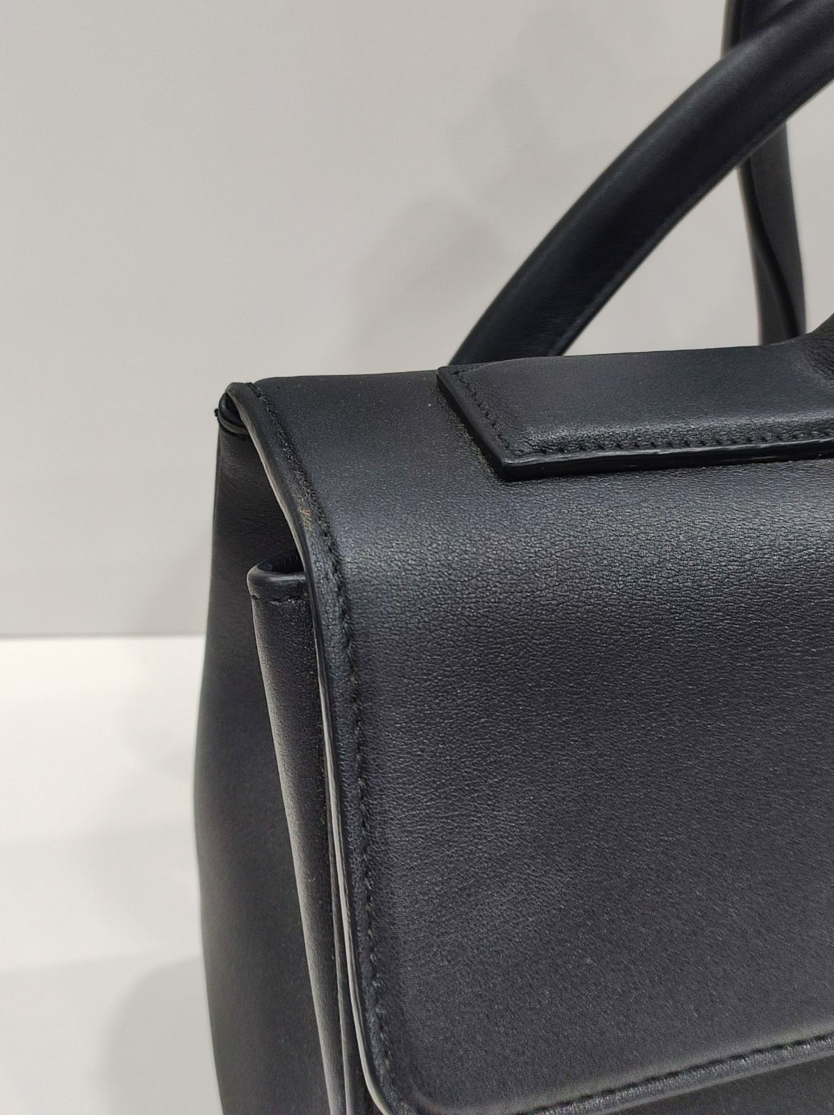 bottega veneta navy blue cassette intrecciato puddle shoulder bag bottega veneta navy blue cassette intrecciato puddle shoulder bag