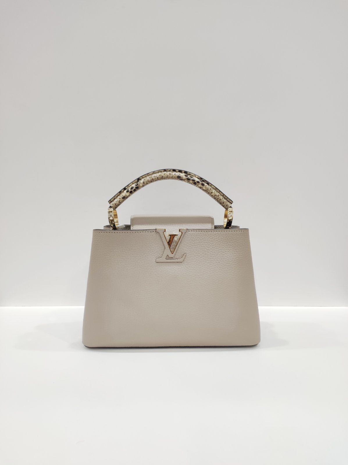 lv capucines bb galet taurillion leather lv capucines bb galet taurillion leather