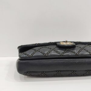 chanel black quilted shoulder bag series 19