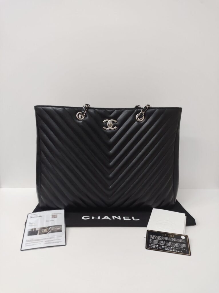 chanel shopping tote large chevron caviar series 22