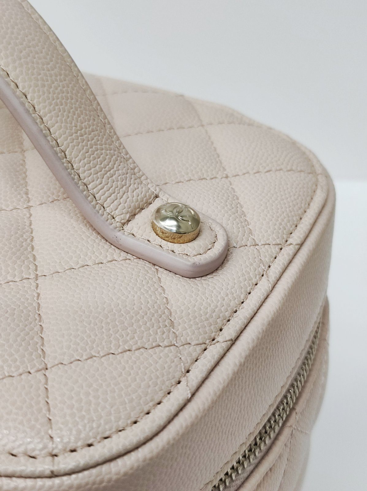 chanel vanity case light beige caviar ghw series 31 chanel vanity case light beige caviar ghw series 31