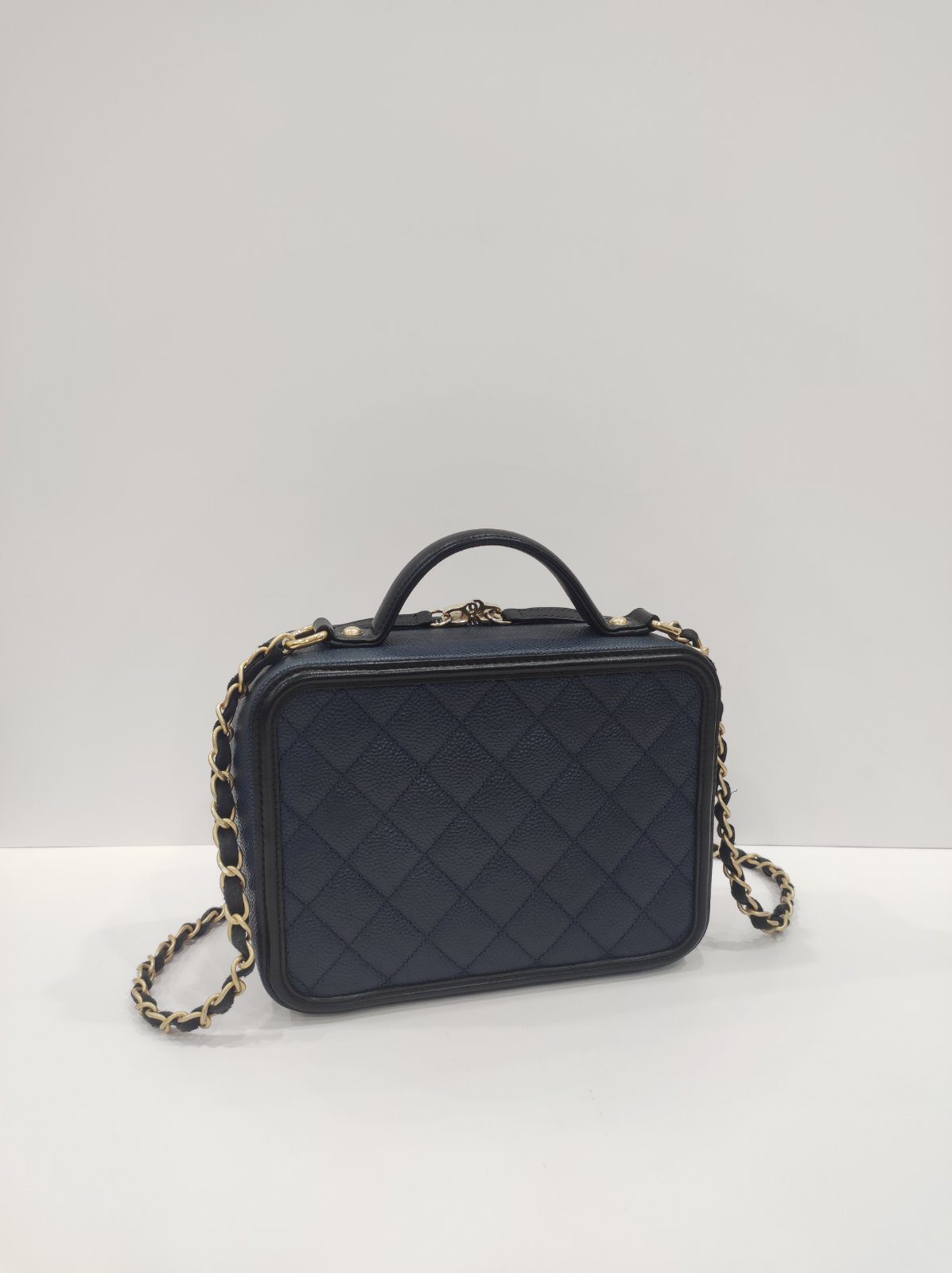 chanel navy blue vanity caviar leather ghw series 23 chanel navy blue vanity caviar leather ghw series 23