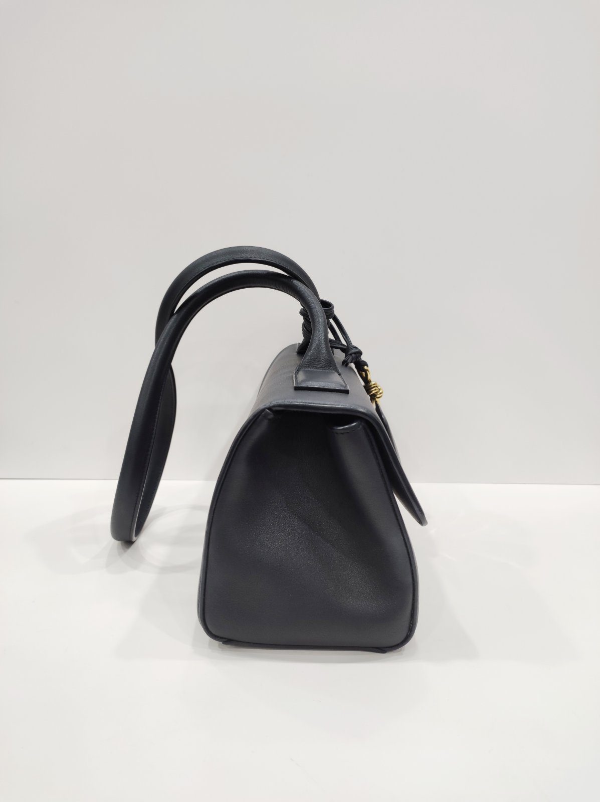 bottega veneta navy blue cassette intrecciato puddle shoulder bag bottega veneta navy blue cassette intrecciato puddle shoulder bag