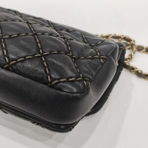 chanel black quilted shoulder bag series 19