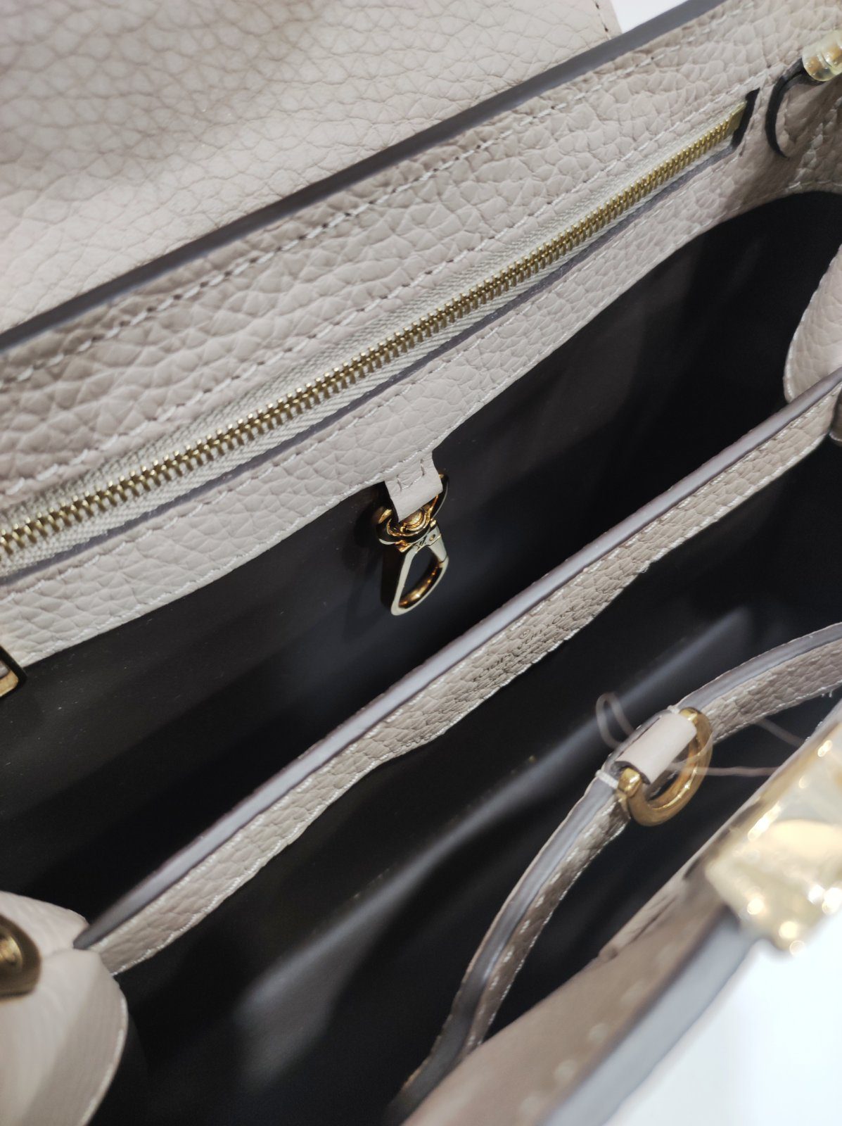 lv capucines bb galet taurillion leather lv capucines bb galet taurillion leather