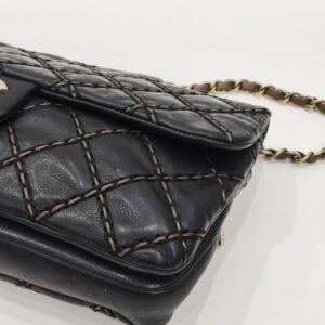 chanel black quilted shoulder bag series 19