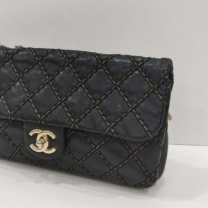 chanel black quilted shoulder bag series 19