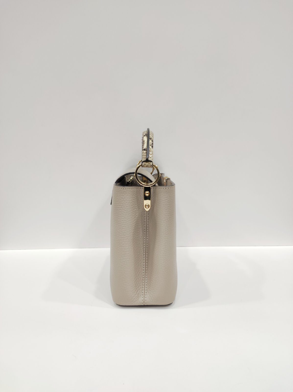 lv capucines bb galet taurillion leather lv capucines bb galet taurillion leather