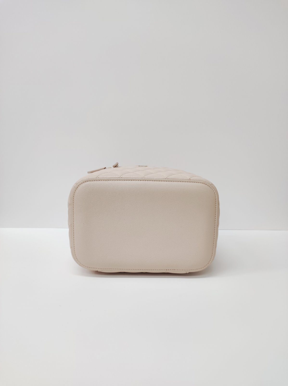 chanel vanity case light beige caviar ghw series 31 chanel vanity case light beige caviar ghw series 31