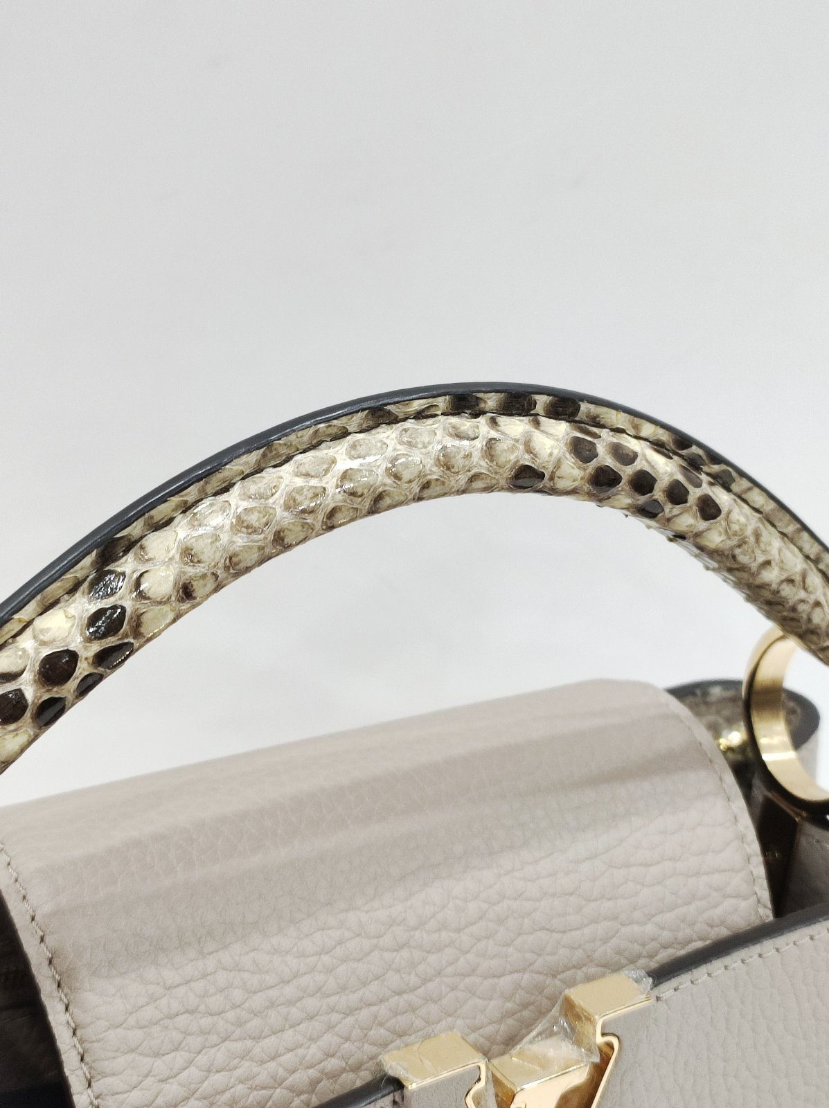 lv capucines bb galet taurillion leather lv capucines bb galet taurillion leather