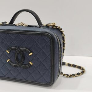 chanel navy blue vanity caviar leather ghw series 23