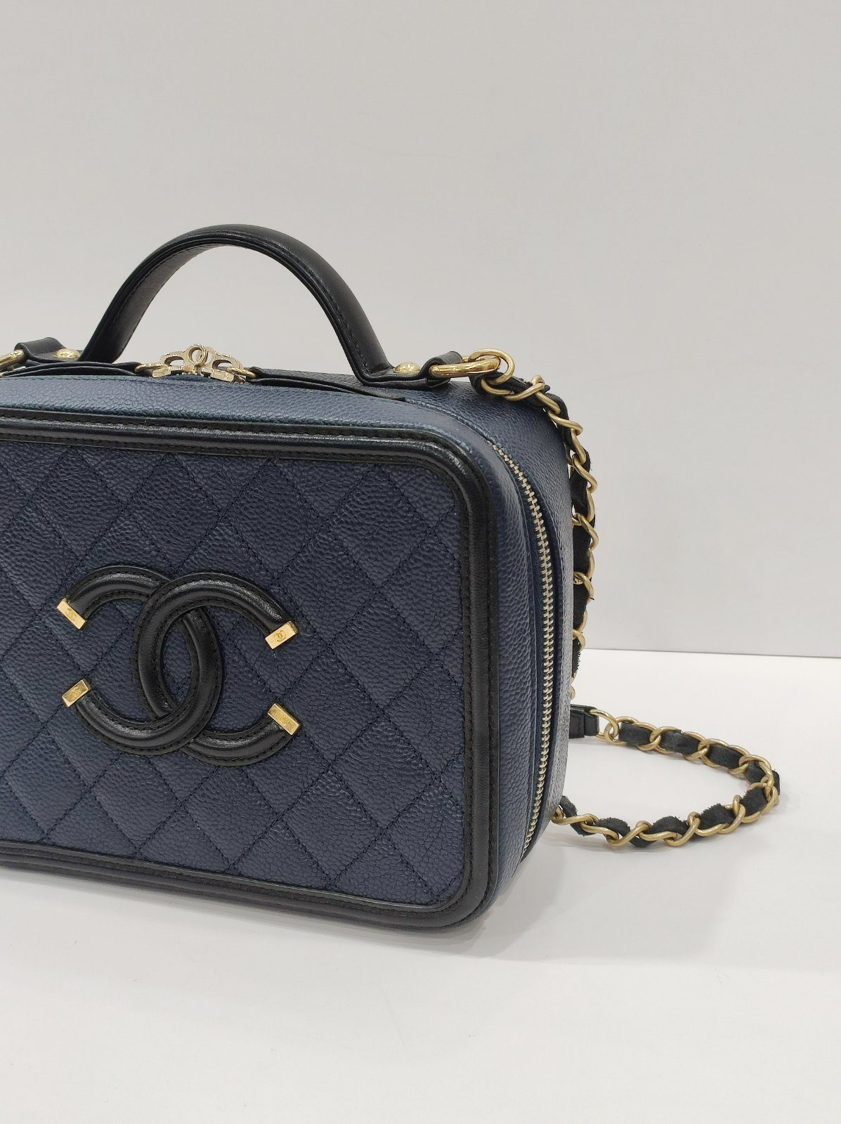 chanel navy blue vanity caviar leather ghw series 23 chanel navy blue vanity caviar leather ghw series 23