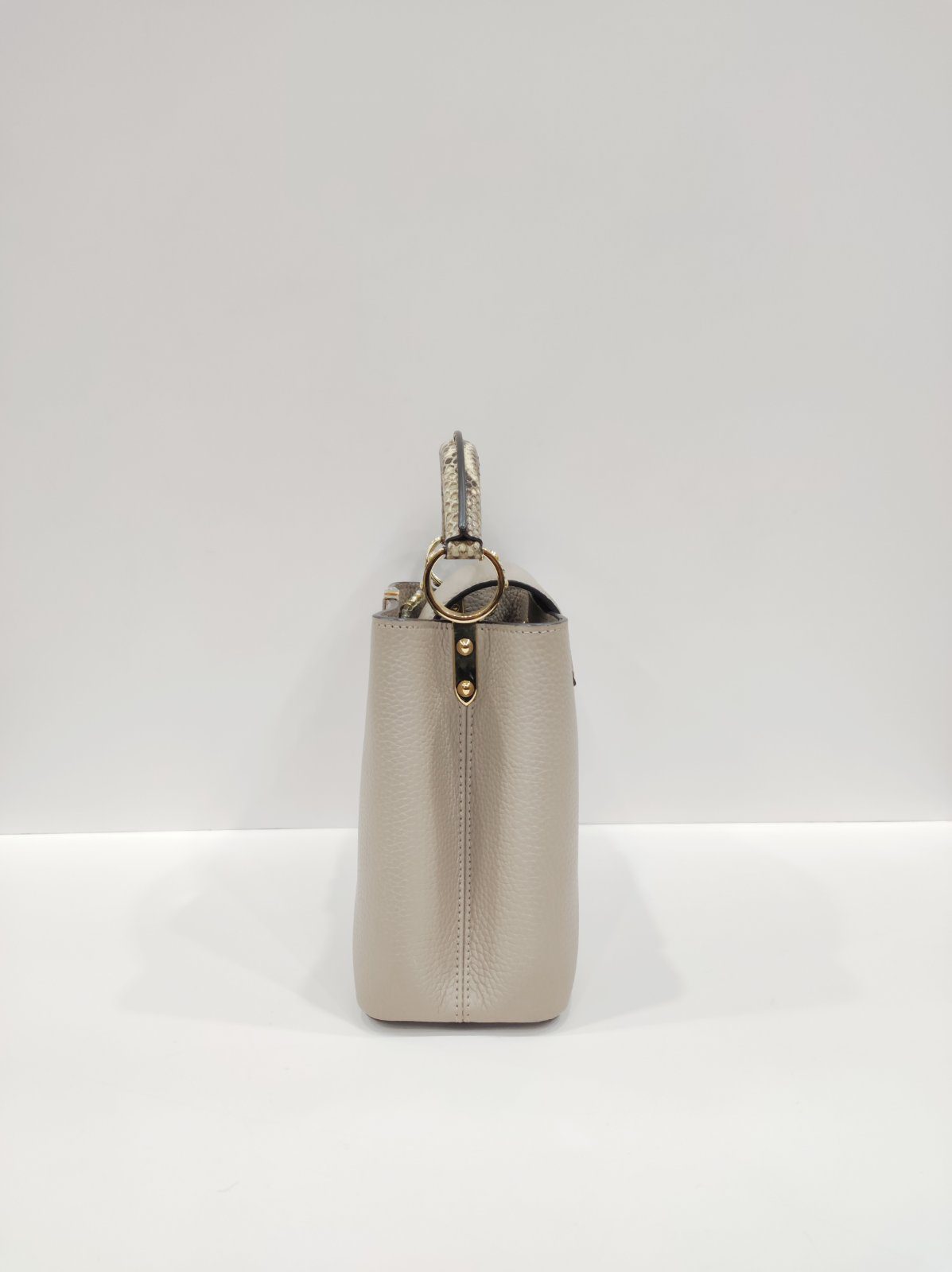 lv capucines bb galet taurillion leather lv capucines bb galet taurillion leather