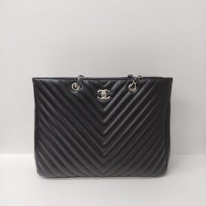 chanel shopping tote large chevron caviar series 22