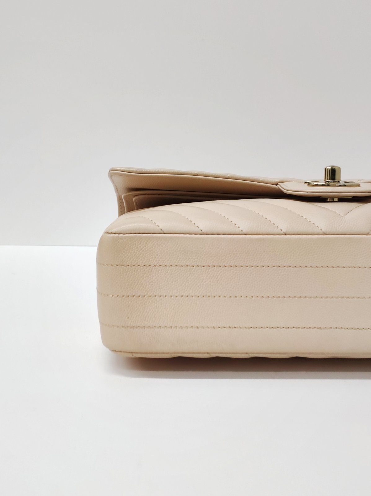 chanel medium double flap chevron caviar beige lghw series 31 chanel medium double flap chevron caviar beige lghw series 31