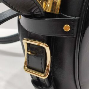 lv black vernis boite chapeau