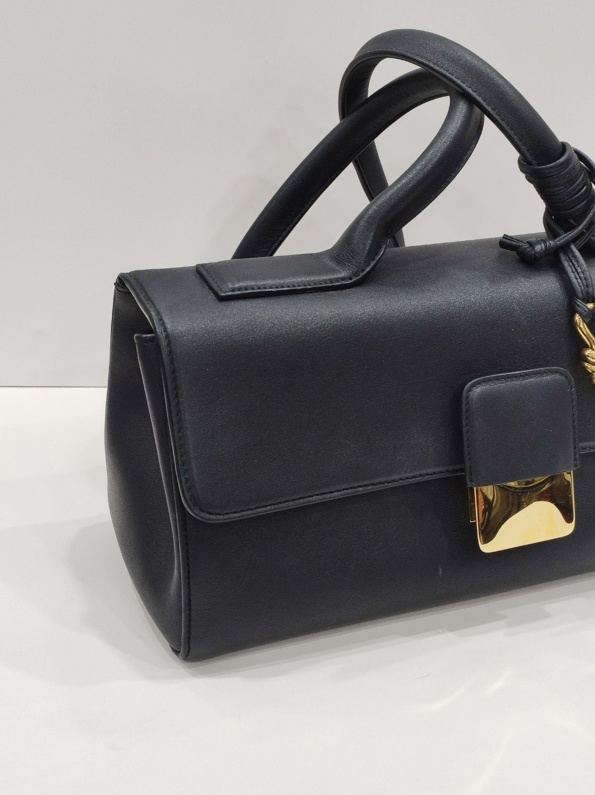 bottega veneta navy blue cassette intrecciato puddle shoulder bag bottega veneta navy blue cassette intrecciato puddle shoulder bag