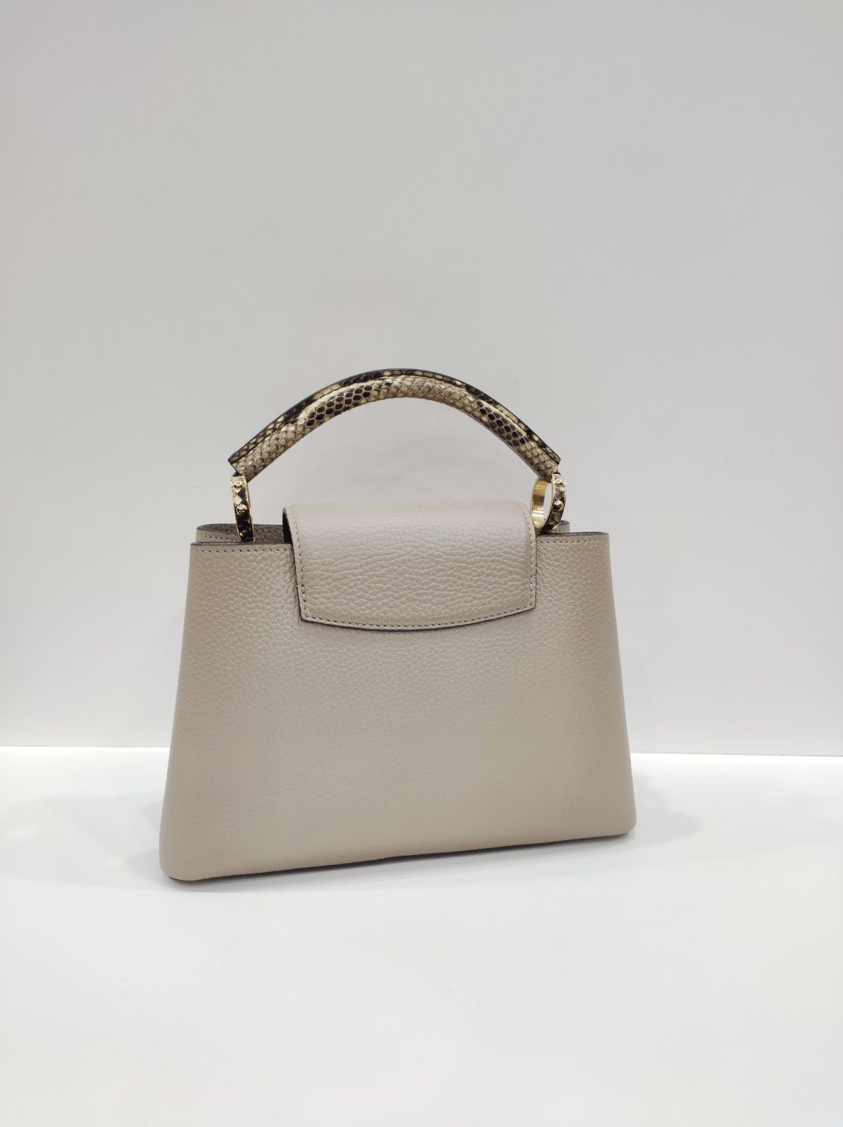 lv capucines bb galet taurillion leather lv capucines bb galet taurillion leather