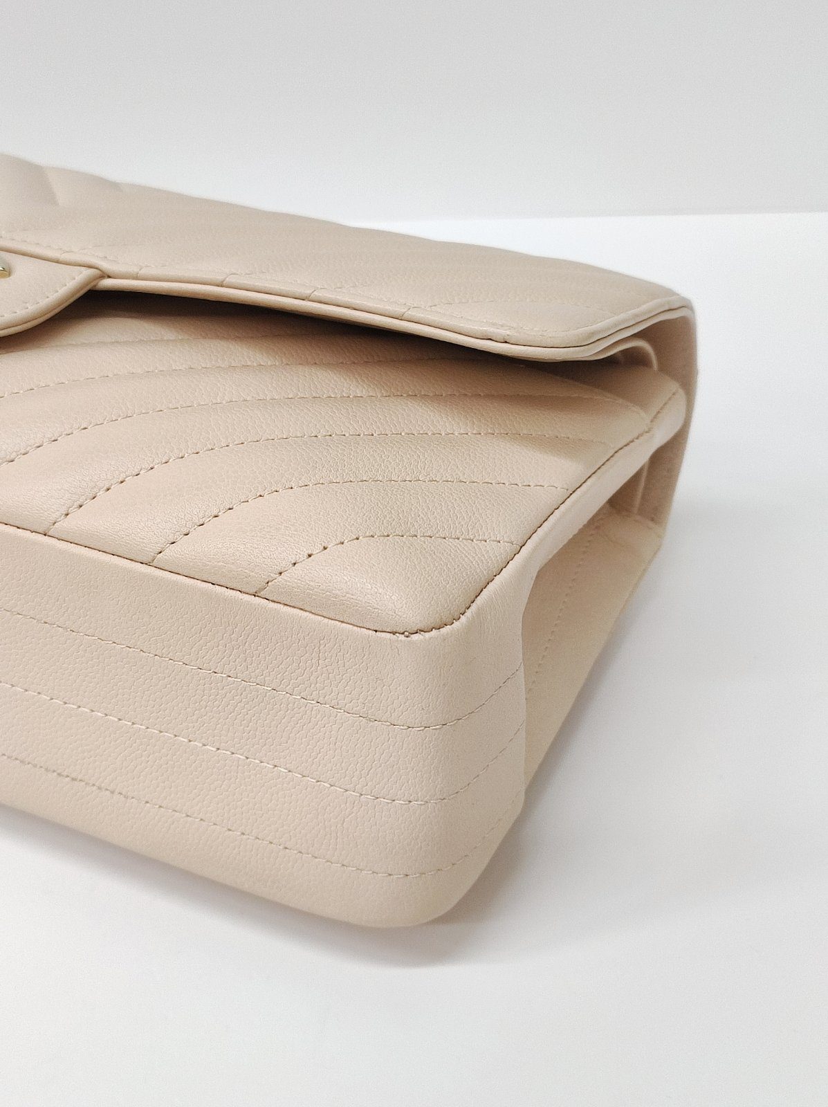 chanel medium double flap chevron caviar beige lghw series 31 chanel medium double flap chevron caviar beige lghw series 31