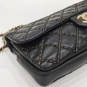 chanel black quilted shoulder bag series 19
