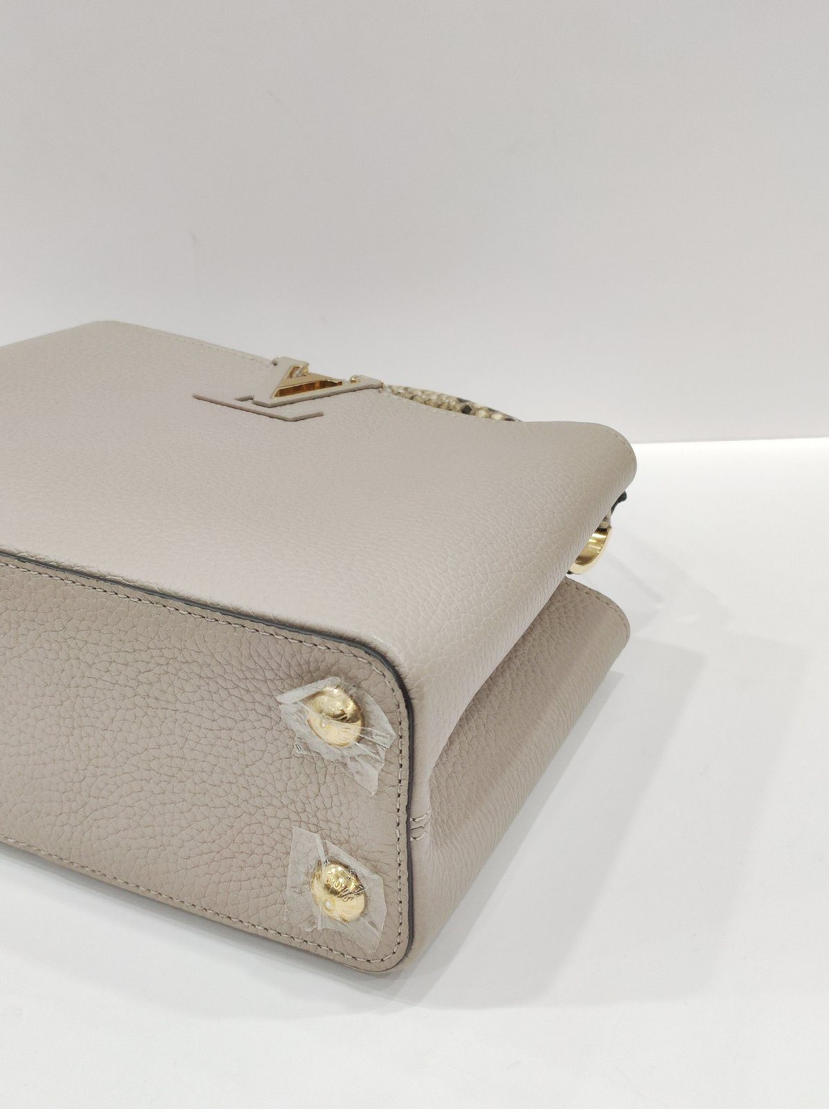 lv capucines bb galet taurillion leather lv capucines bb galet taurillion leather